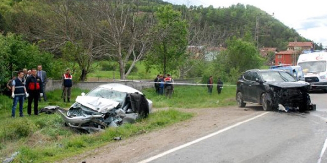Kastamonu'da trafik kazas�: 3 �l�, 4 yaral�