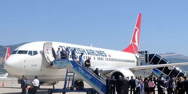 'Trkiye, havayollarnda 200 milyon yolcuya kouyor'