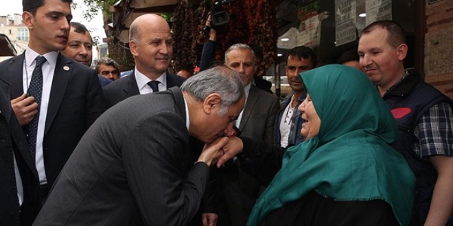 Bakanlardan terör saldırısında zarar gören esnafa ziyaret