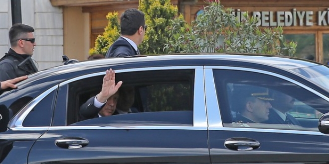 Erdoğan'a Eyüp'te Numan Kurtulmuş eşlik etti