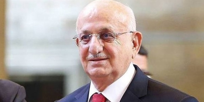 Kahraman, cuma namazını İstiklal Camisi'nde kıldı
