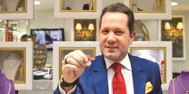 Altına yaklaşmak zor