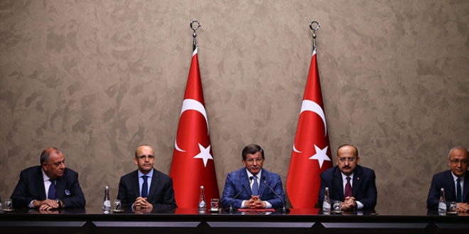 Başbakan yardımcılıkları vekaletsiz kaldı