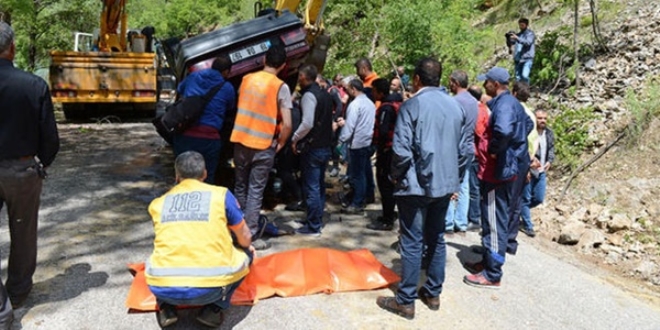 Munzur Çayı'na düşen otomobildeki 2 öğretmen öldü