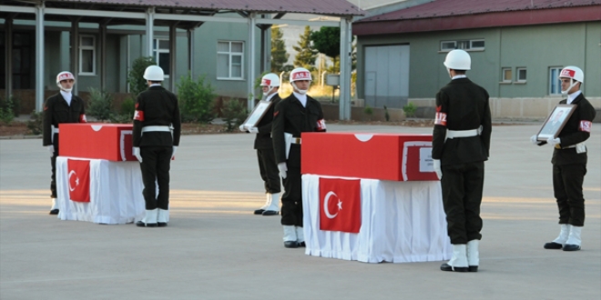 Mardin'de ehit olan askerler iin resmi tren dzenlendi