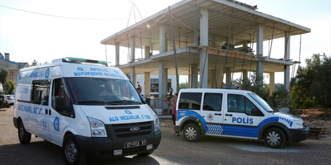 Antalya'da inşaattan düşen işçi öldü