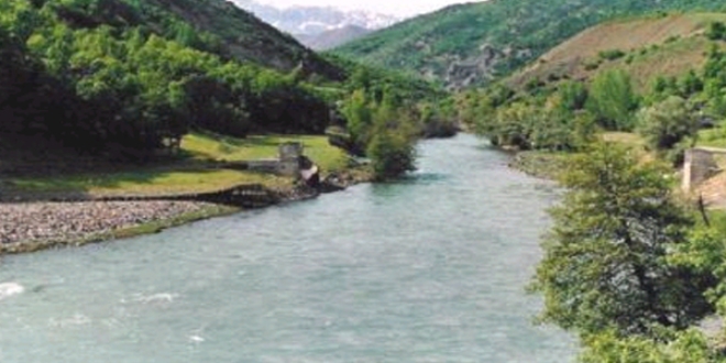 Munzur �ay�na d��erek vefat eden ��retmenin cenazesi topra�a verildi