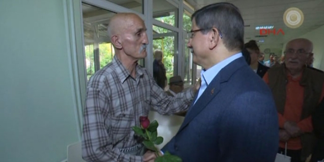 'Senden rica ederim. Başbakanlığı bırakma'