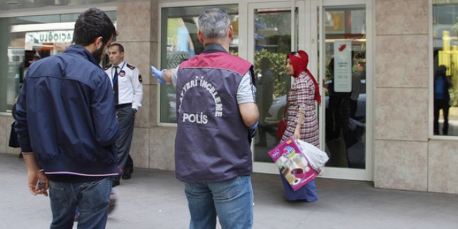 Bankamatik'te sorun var deyip, 20 bin TL'yi çaldılar