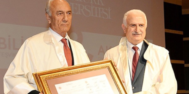 Eğitimden kazandığını, eğitime harcıyor