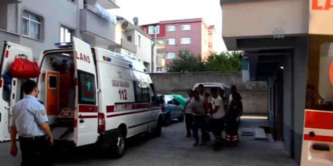 Hukuk b�rosunda k�z�n� �ld�rd�, kar�s�n� yaralad�