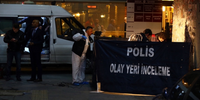 Polis, tartıştığı eski kız arkadaşını vurarak öldürdü