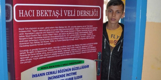 Öğrencileri kapılarda önemli isimler karşılıyor
