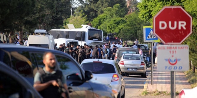 Diyarbakr'da yaralanan 4 polis GATA'ya sevk edildi
