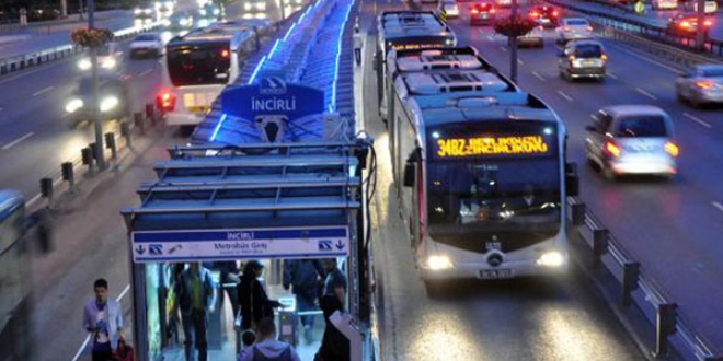 �stanbul'da polise metrob�s �arpt�