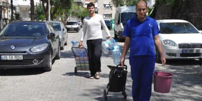 'Belediye, 40 y�l sonra �zmirlileri tankerle suya muhta� etti'