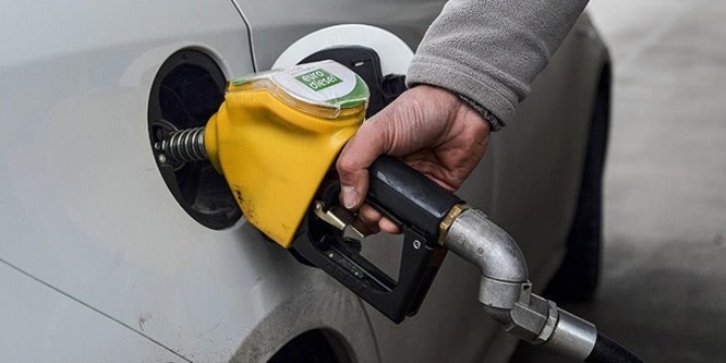 Motorinin litresine 11 kuruş zam yapıldı