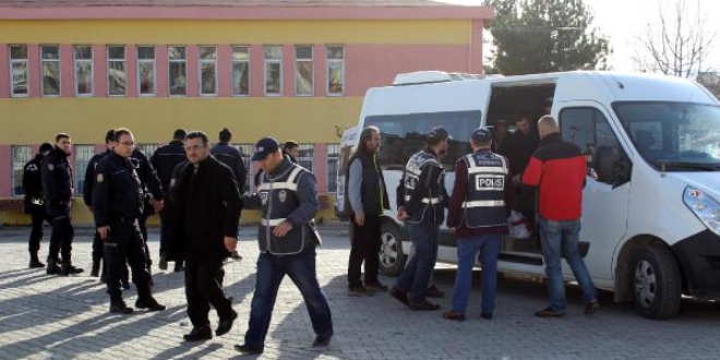 Kastamonu'da bazı yurt ve dershanelerde arama yapılıyor