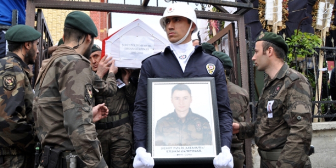 Şehit polis memuru Gürpınar, memleketinde toprağa verildi