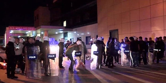 �zmir'de s�nnet d���n�nde kavga: 16 yaral�