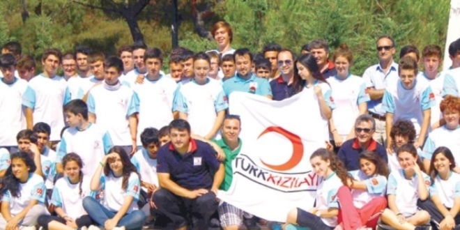 Kızılay gençlerle 'büyüyor'