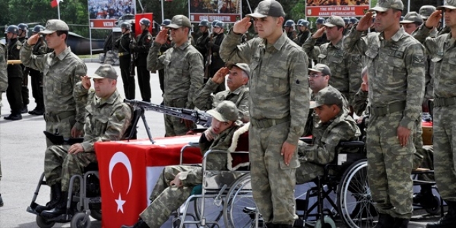 Engellilerin bir günlük askerlik heyecanı