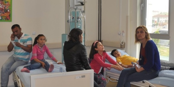 Okulda dağıtılan sütü içen öğrenciler hastaneye kaldırıldı