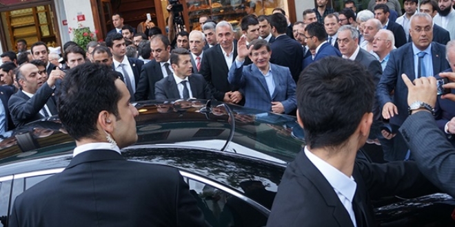 Davutoğlu Eyüp Sultan'da helallik istedi