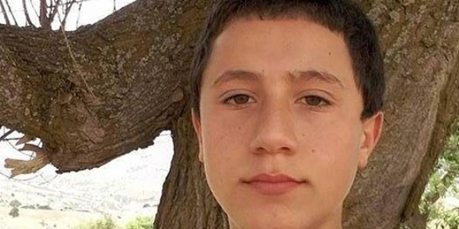 İkinci kattaki evlerinden inerken ipte asılı kalan çocuk öldü