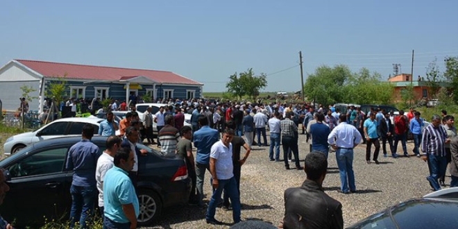 Diyarbakr'daki taziye evinde HDP'lilere tepki