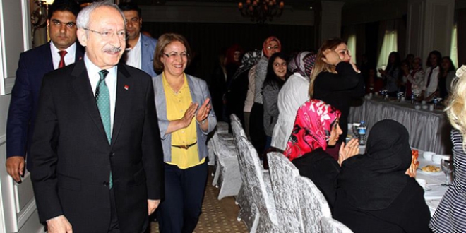 Kılıçdaroğlu Van'da partisinin kadın üyeleriyle bir araya geldi