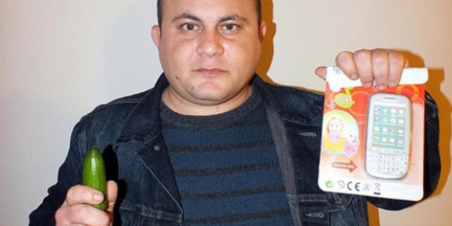 �nternetten telefon sipari� etti, oyun ve salatal�k geldi