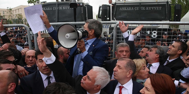 Kamikaze hakim kararıyla kurultay şov