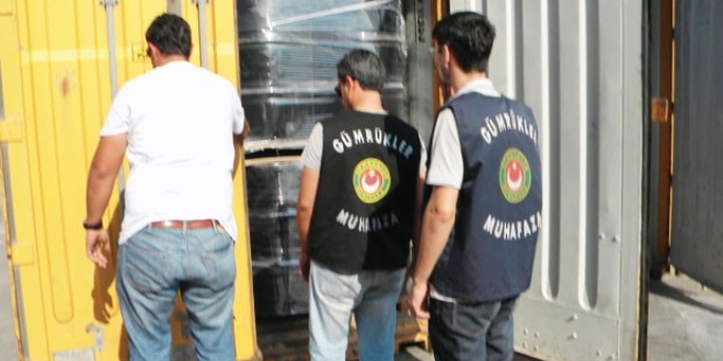 Suriyeliler için sıfır vergi ile ithal edilen tekstil ürünleri iç piyasaya satılmış
