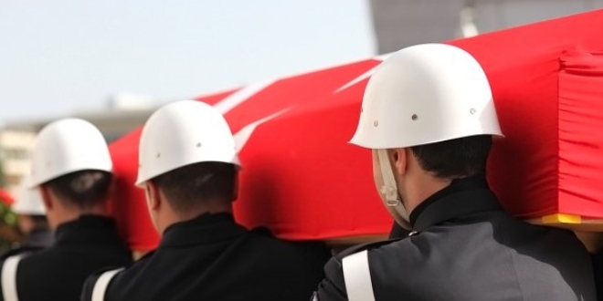 Kayalıklardan düşen uzman çavuş şehit oldu