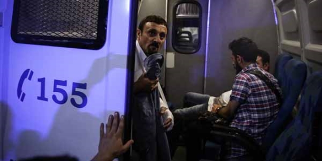 Bursa'da izinsiz gsteriye mdahale: 1 polis yaral