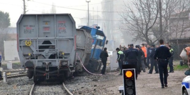 Yük treni raydan çıktı
