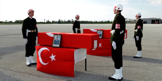 Van'da şehit olan 2 asker için resmi tören düzenlendi