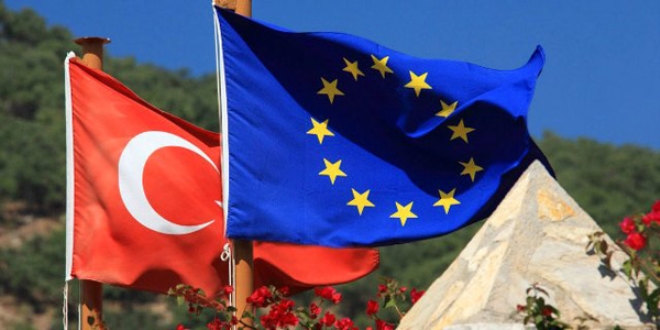 AB ülkelerinden vize serbestisine fren