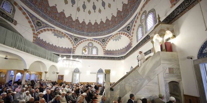 Cuma hutbesinde sosyal medya uyars