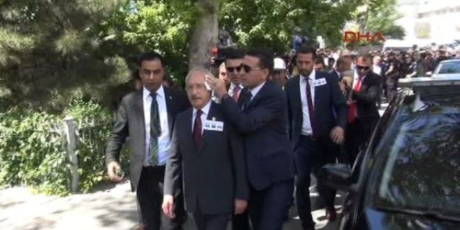 Şehit cenazesinde Kılıçdaroğlu'na yumurtalı saldırı