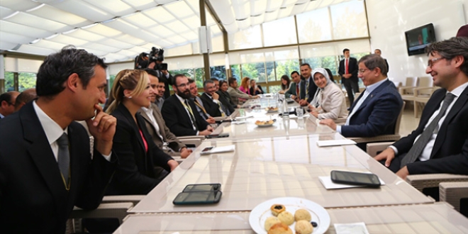 Davutoğlu'dan 'bende nerede o cesaret?' esprisi