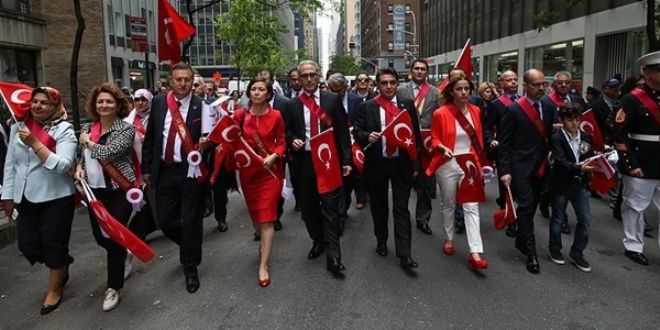 New York'ta Türk günü yürüyüşü gerçekleştirildi
