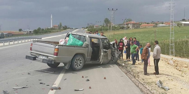 Karaman'da trafik kazas�: 12 yaral�