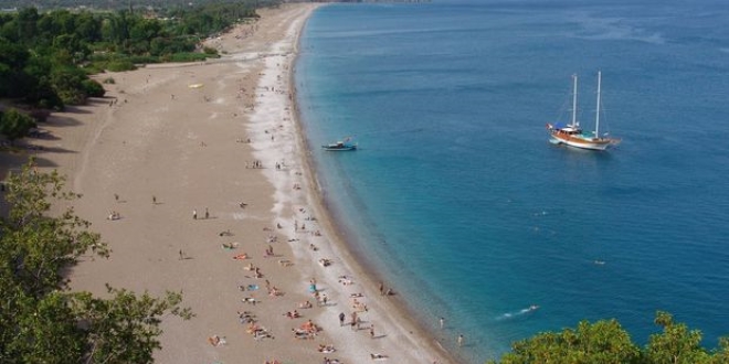 Antalya'ya turist gelmeyince batık da boyu aştı
