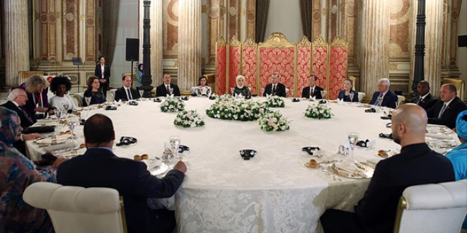 Erdoğan, zirveye katılanlar onuruna yemek verdi