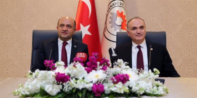 Sanayi Bakanlığına getirilen Özlü, görevi devraldı