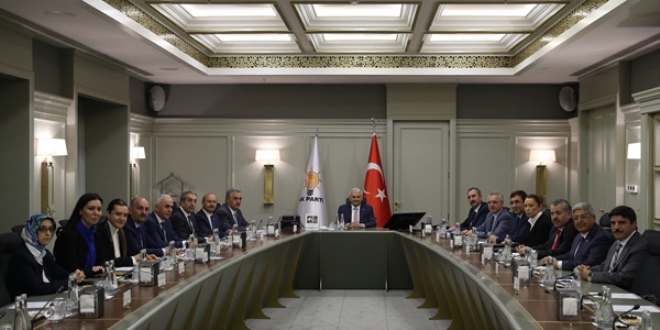 Binali Yıldırım, Başkanlığında ilk MYK başladı