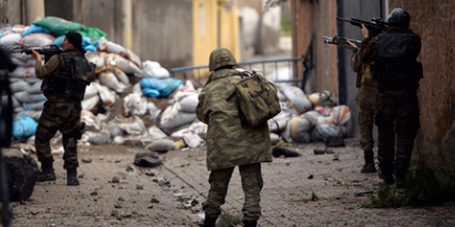 7 ter�rist etkisiz hale getirildi, 2 ter�riste g�zalt�