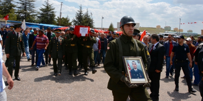 Şehit Uzman Çavuş Türkmen toprağa verildi